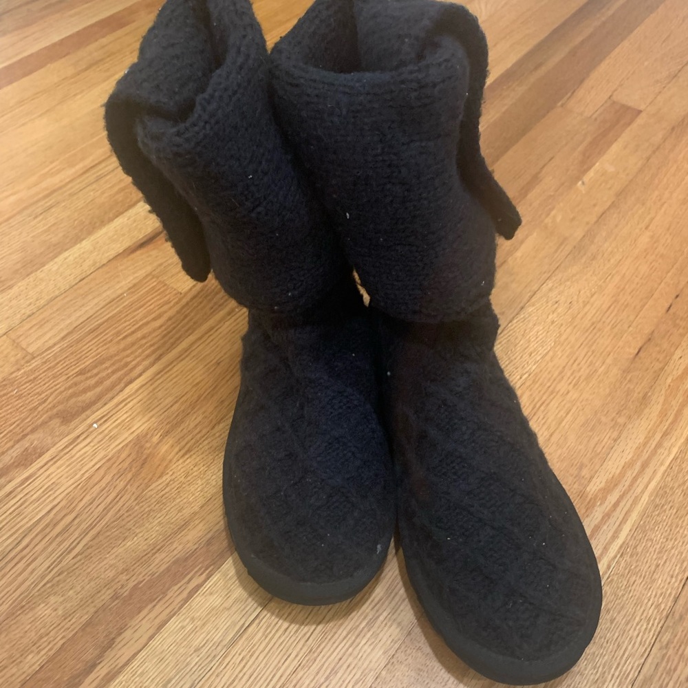 Ugg boots w/ buttons